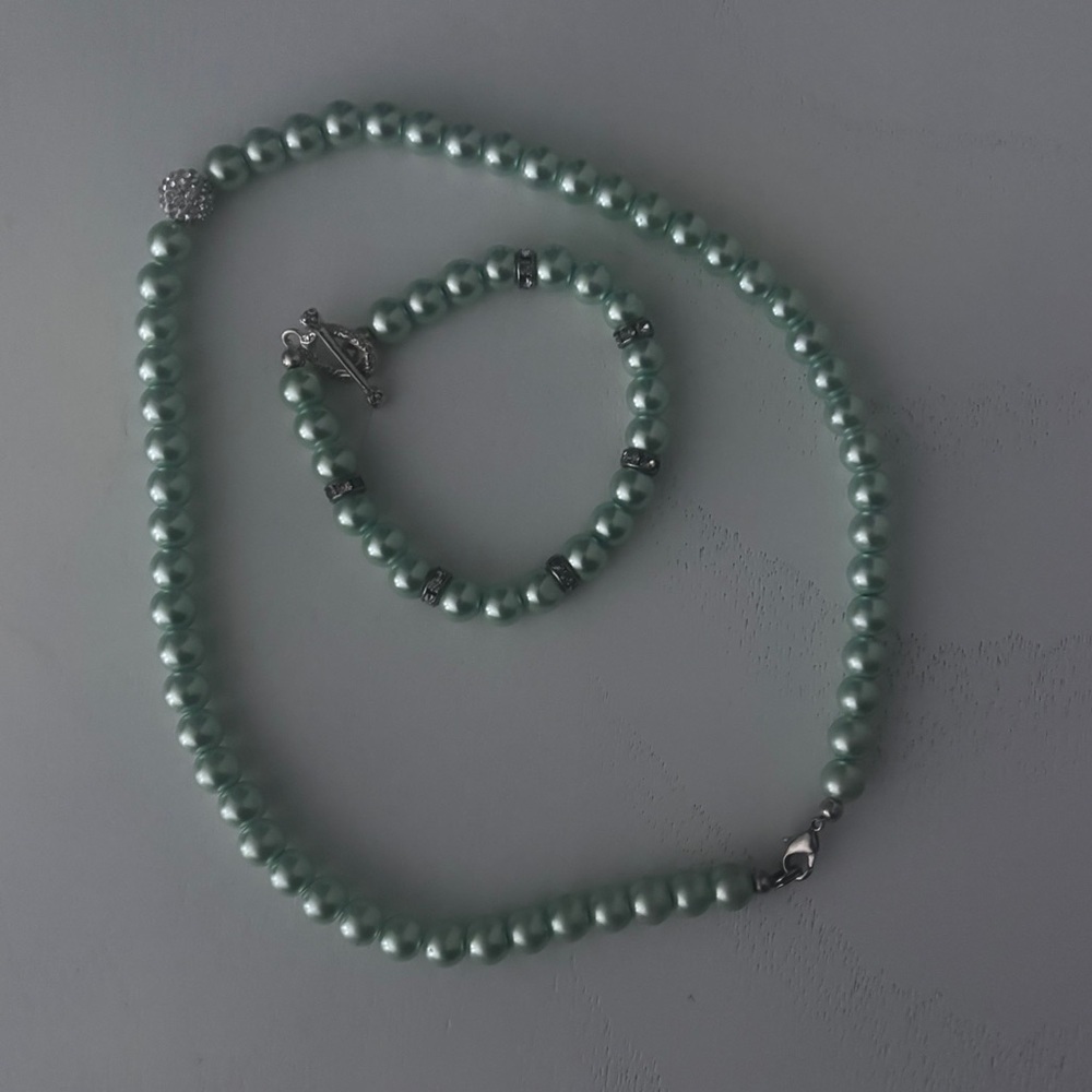3/20$ Green Pearl Necklace and Bracelet Set